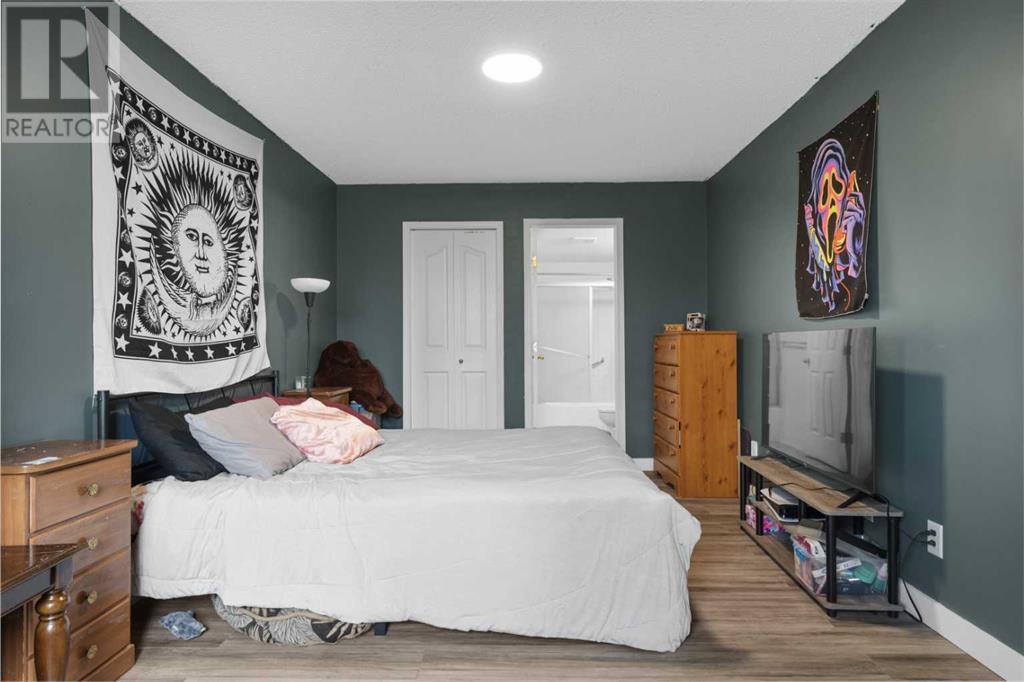 Single Family House for Sale in   Valleyview Park SE Dover Calgary 