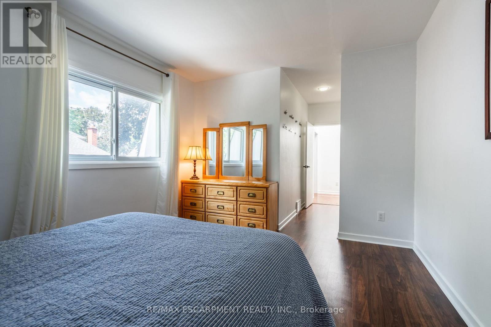 Photo 40 of 60 Inverness Avenue W, Hamilton ON
