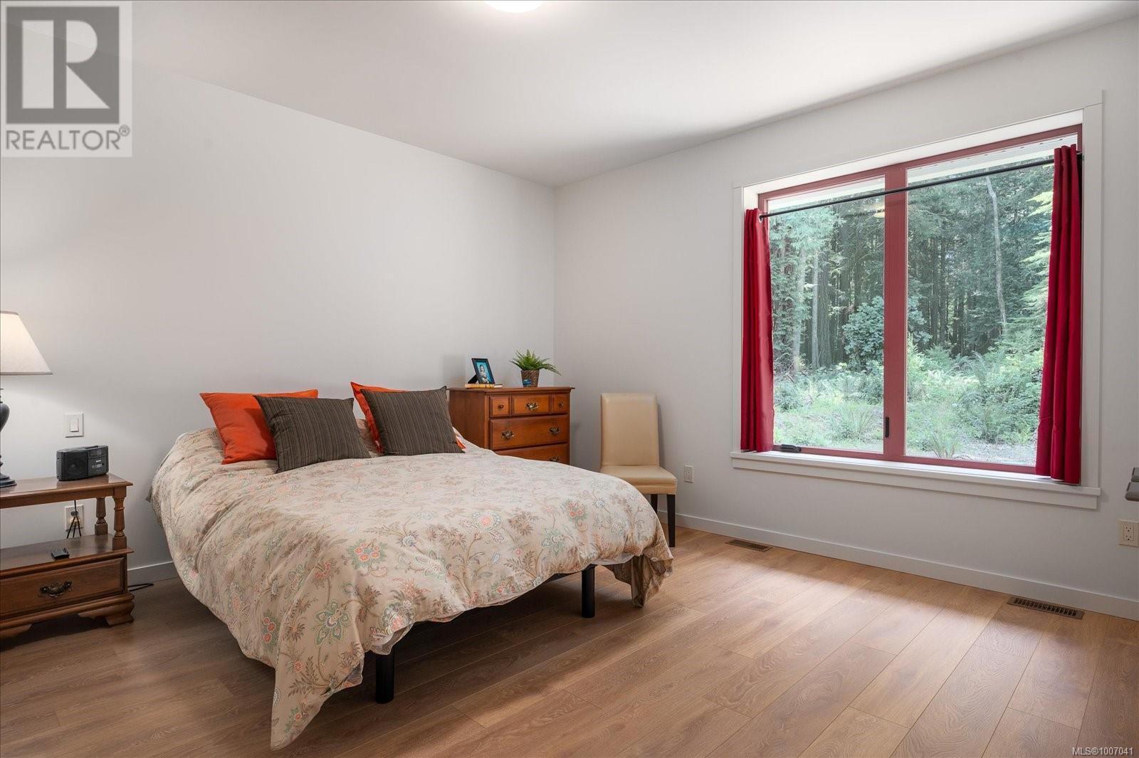 Photo 18 of 6208 Island Hwy W, Qualicum Beach BC