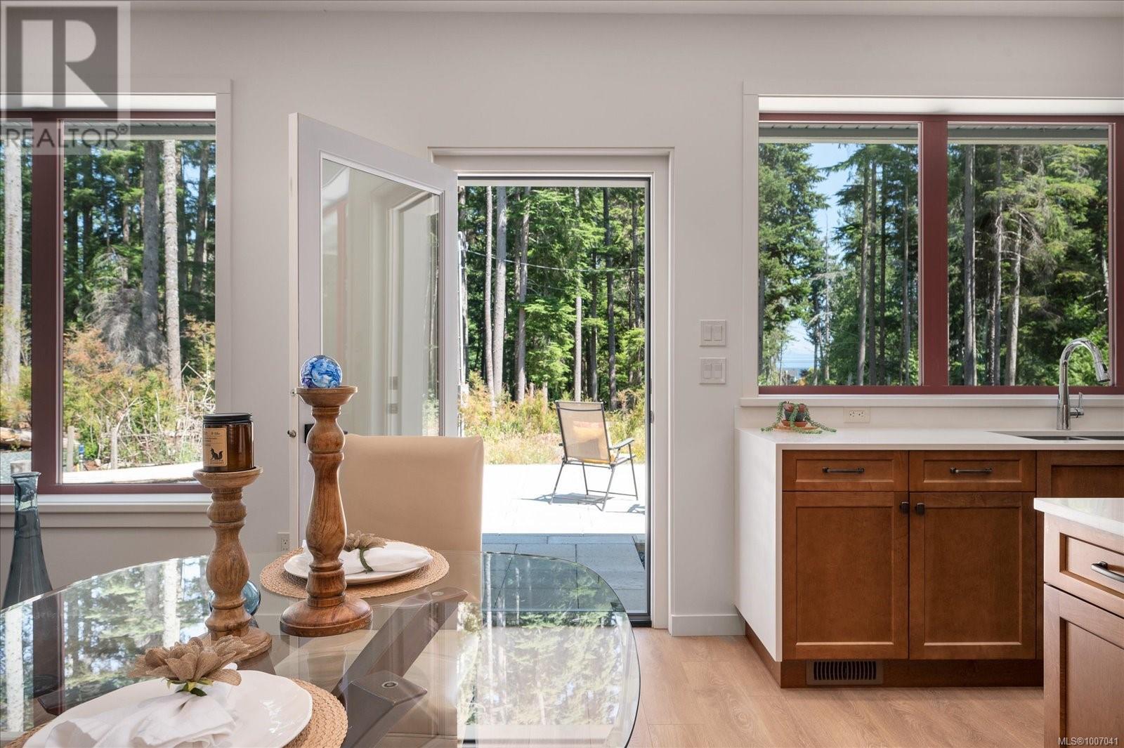 Photo 17 of 6208 Island Hwy W, Qualicum Beach BC
