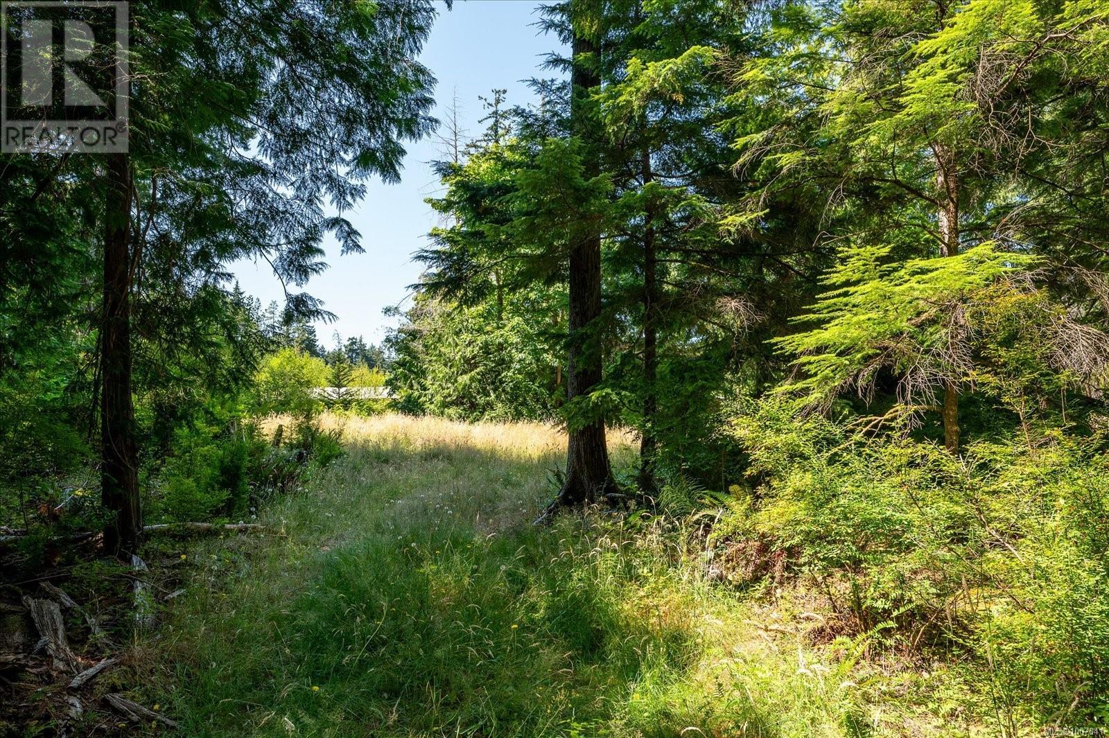 Photo 35 of 6208 Island Hwy W, Qualicum Beach BC