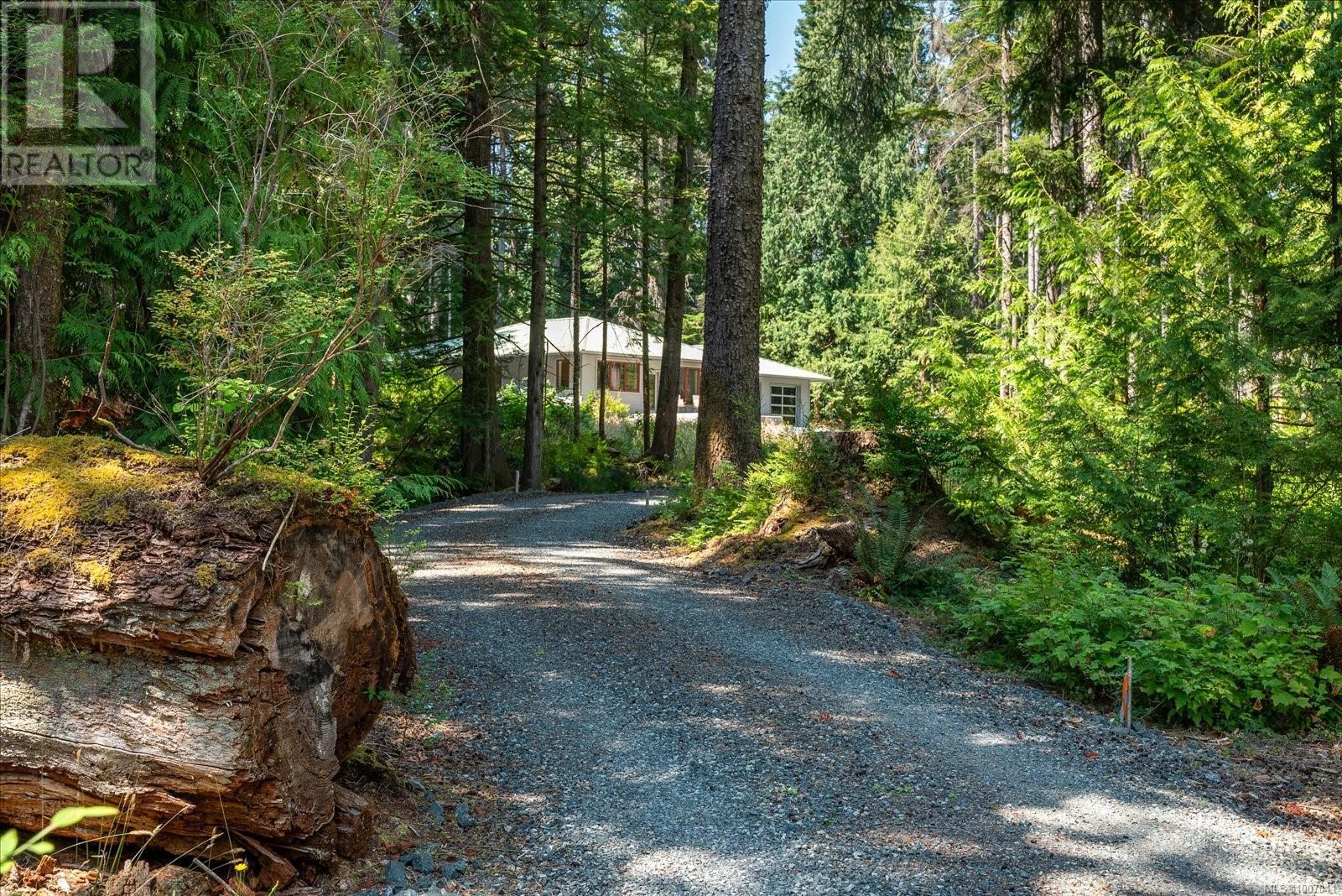 Photo 10 of 6208 Island Hwy W, Qualicum Beach BC