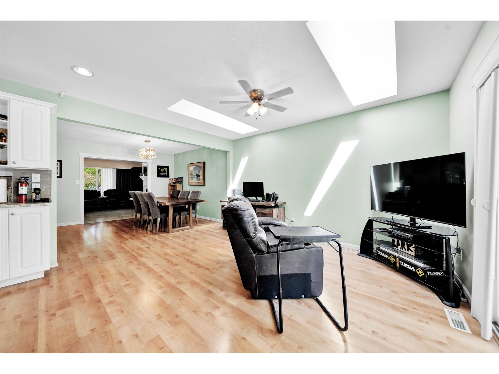 Photo 9 of 20680 44 A Avenue, Langley BC