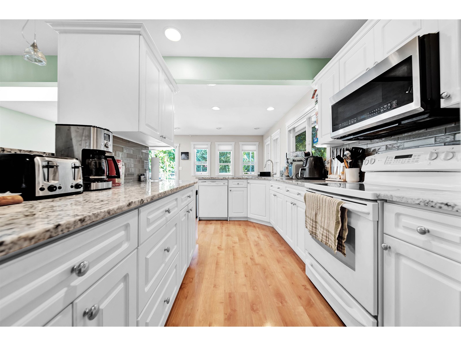 Photo 8 of 20680 44 A Avenue, Langley BC