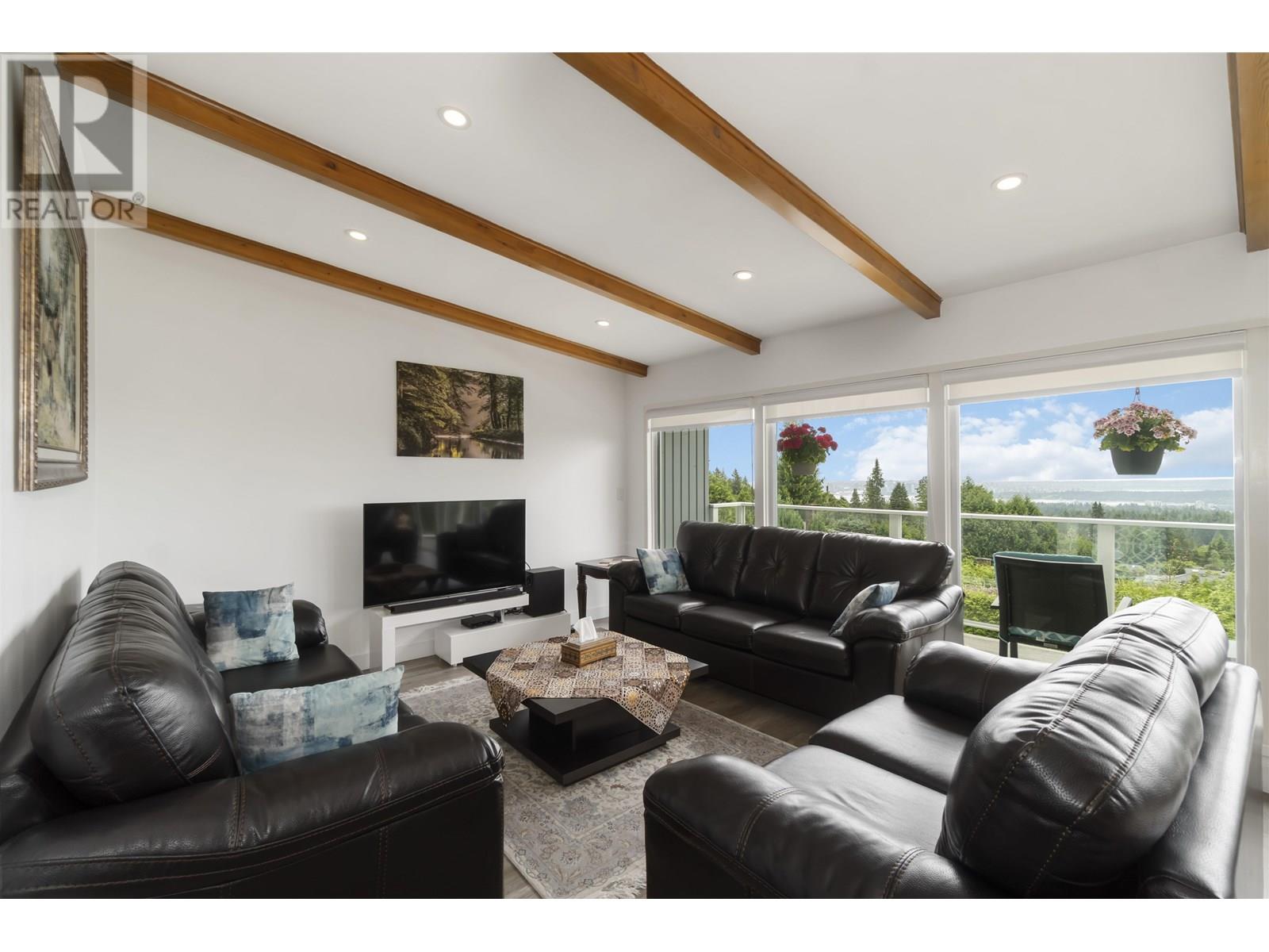 Photo 10 of 637 Alpine Court, North Vancouver BC