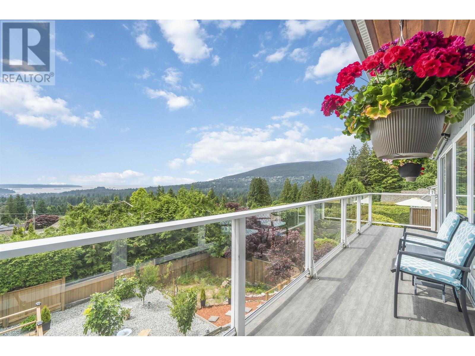 Photo 9 of 637 Alpine Court, North Vancouver BC
