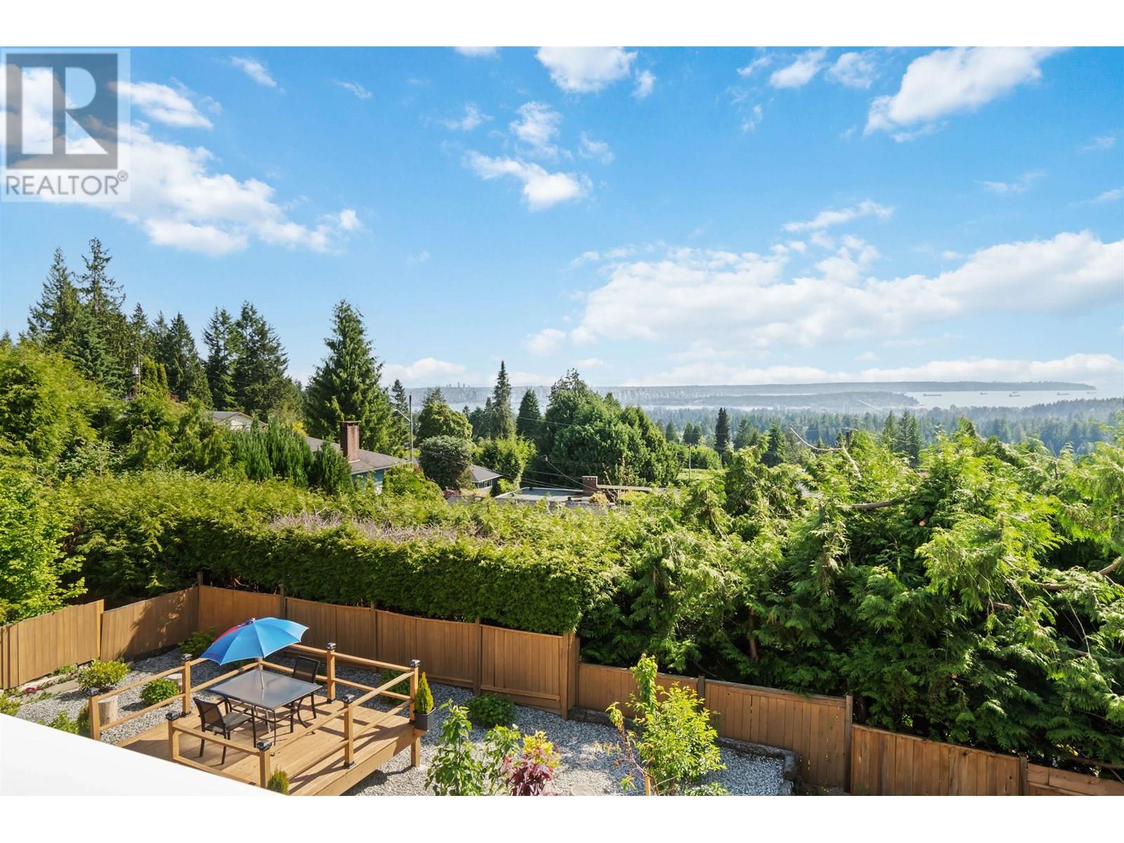 Photo 8 of 637 Alpine Court, North Vancouver BC
