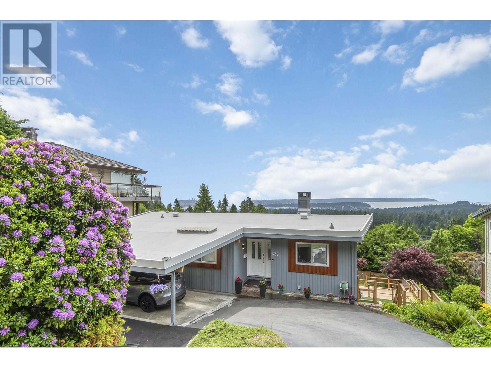 Photo 4 of 637 Alpine Court, North Vancouver BC