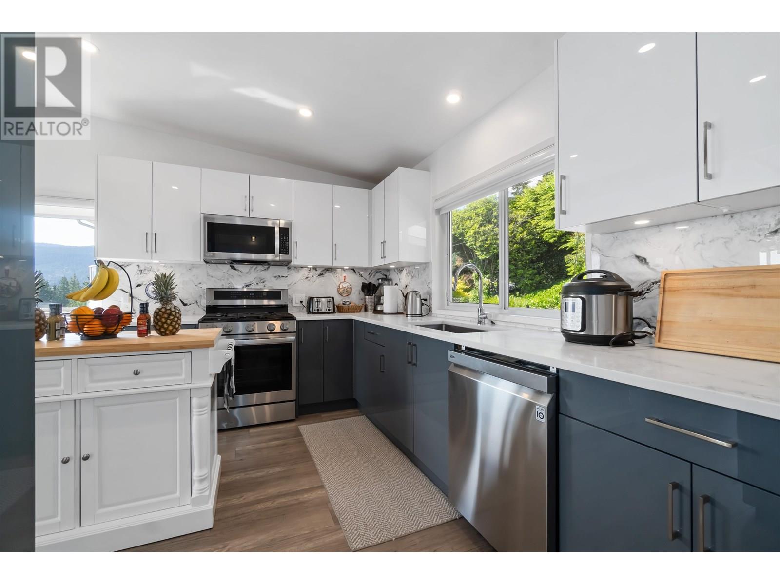 Photo 17 of 637 Alpine Court, North Vancouver BC