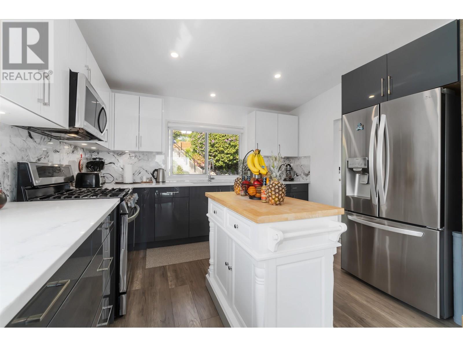 Photo 15 of 637 Alpine Court, North Vancouver BC