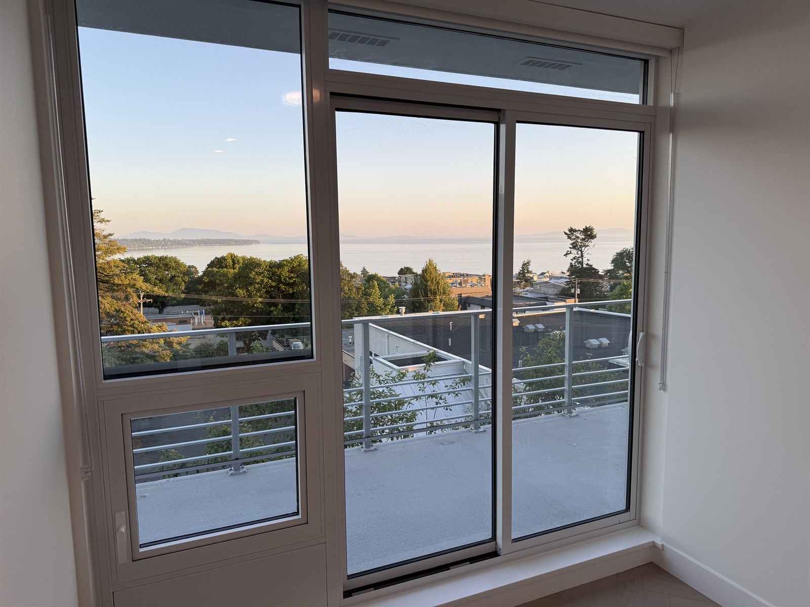 410 1342 JOHNSTON ROAD, White Rock