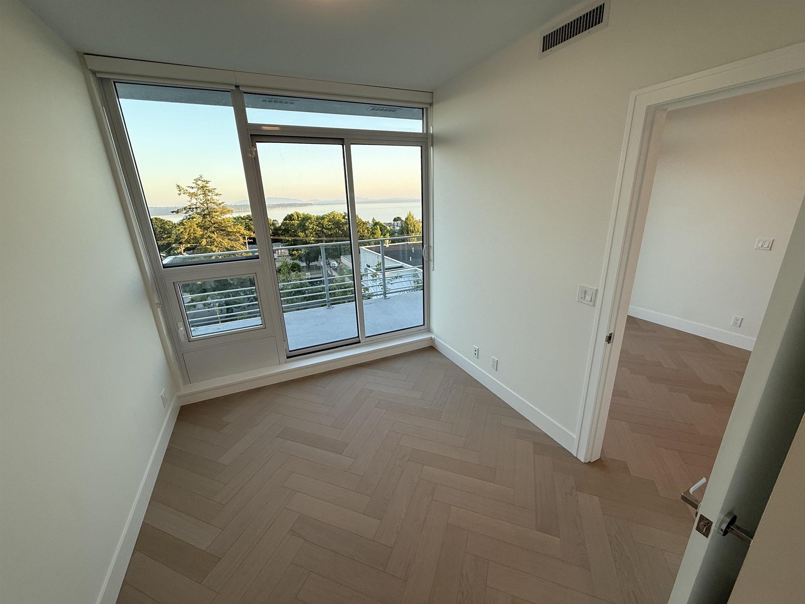 410 1342 JOHNSTON ROAD, White Rock