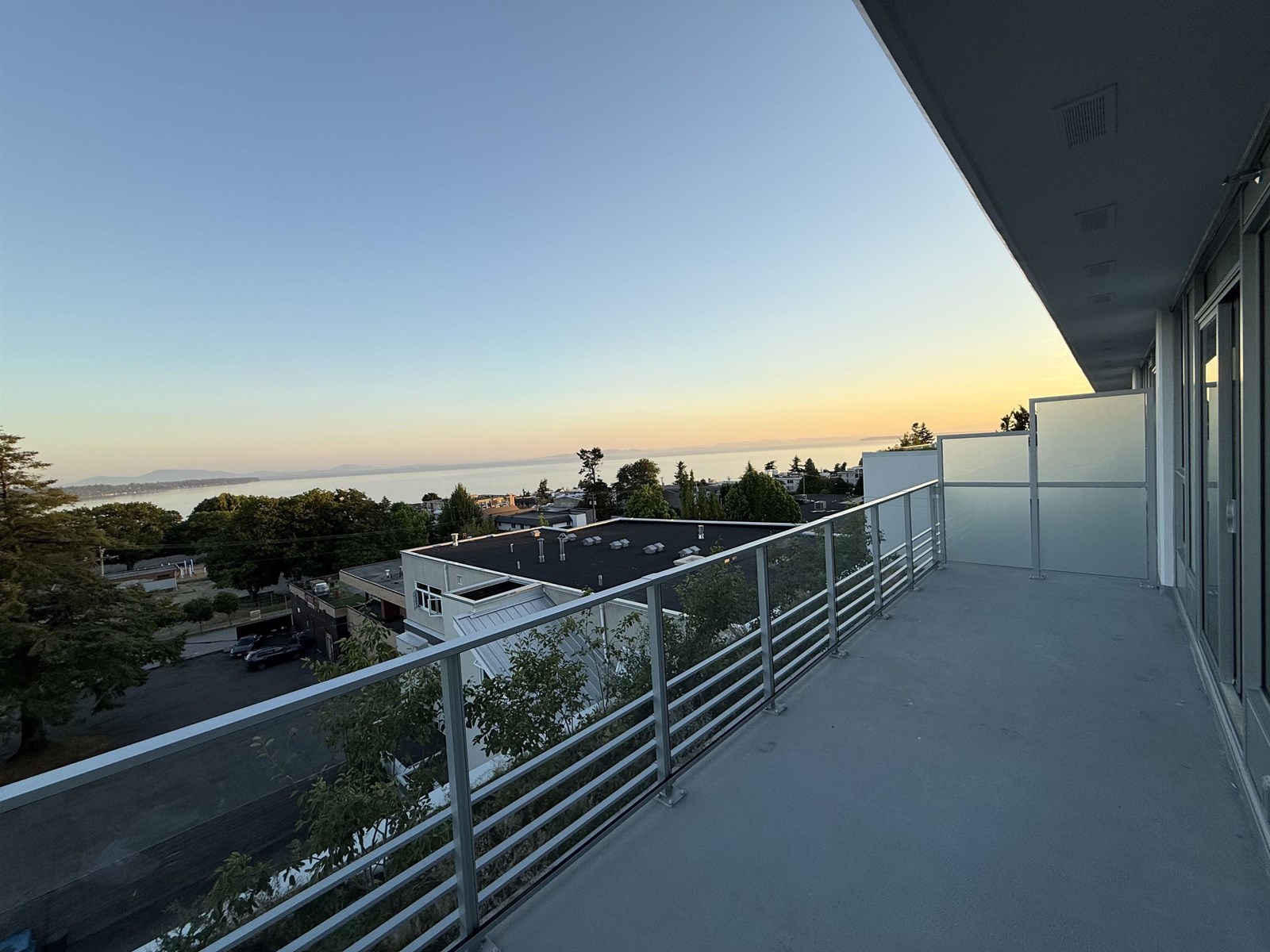 410 1342 JOHNSTON ROAD, White Rock