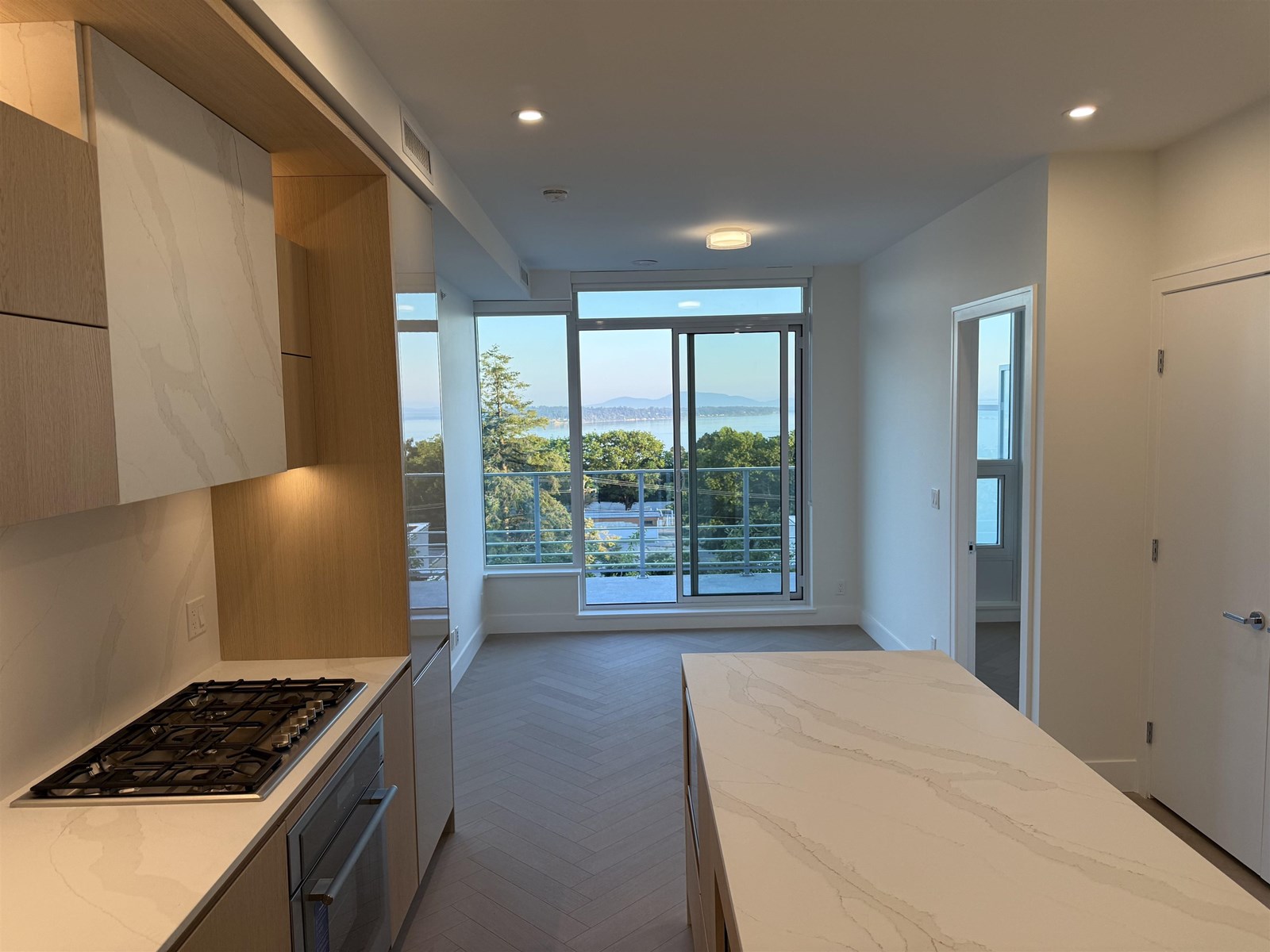 410 1342 JOHNSTON ROAD, White Rock