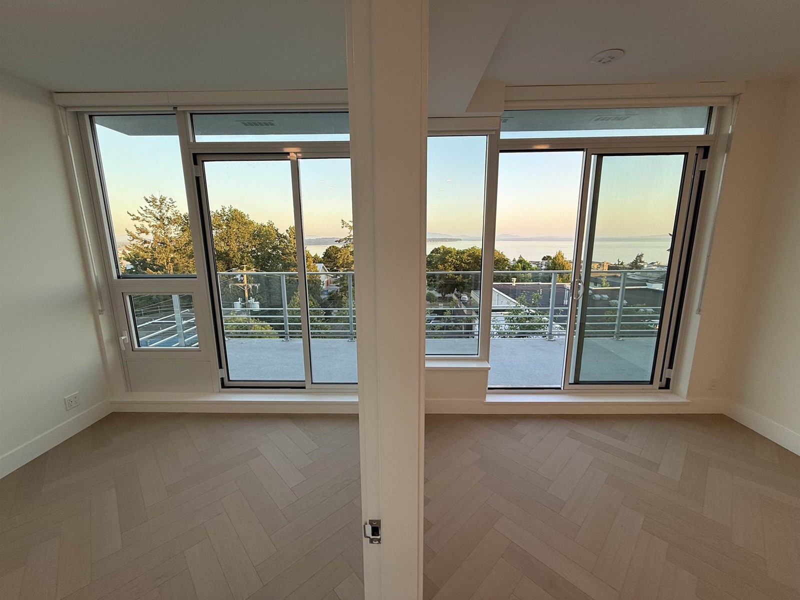 410 1342 JOHNSTON ROAD, White Rock