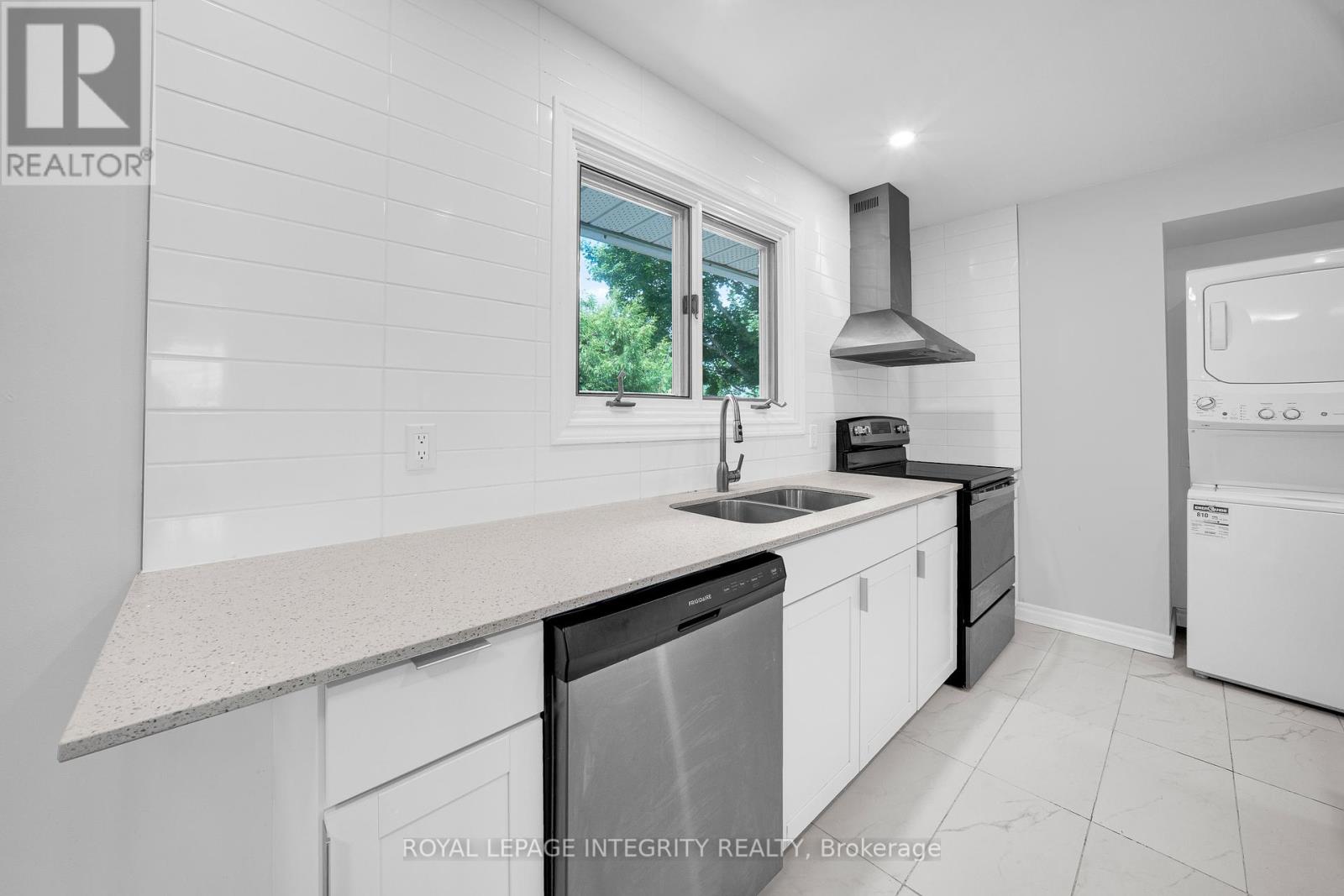 Photo 16 of 18 Sullivan Avenue, Ottawa ON
