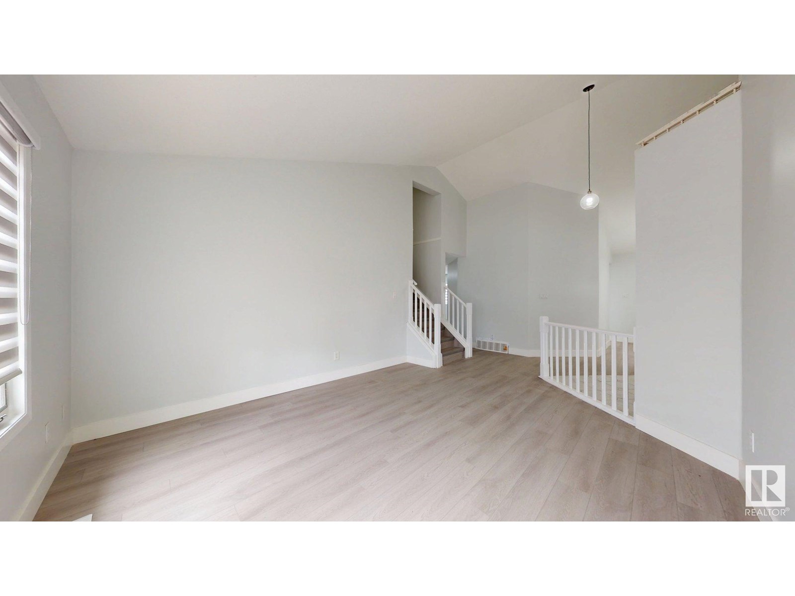 Photo 6 of 1415 49 A St Nw, Edmonton AB