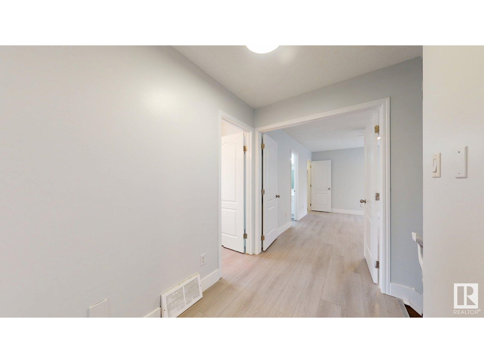 Photo 19 of 1415 49 A St Nw, Edmonton AB