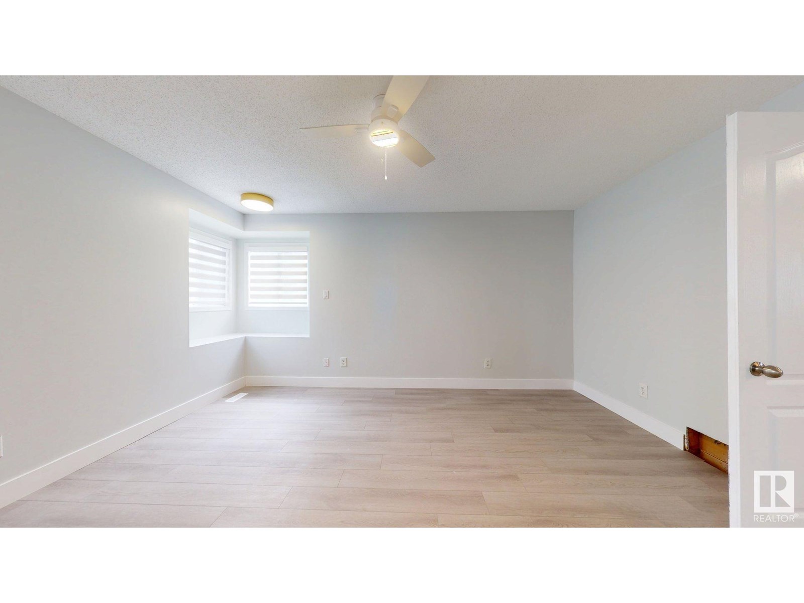 Photo 25 of 1415 49 A St Nw, Edmonton AB