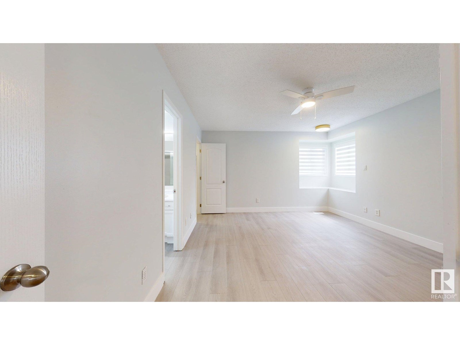 Photo 23 of 1415 49 A St Nw, Edmonton AB