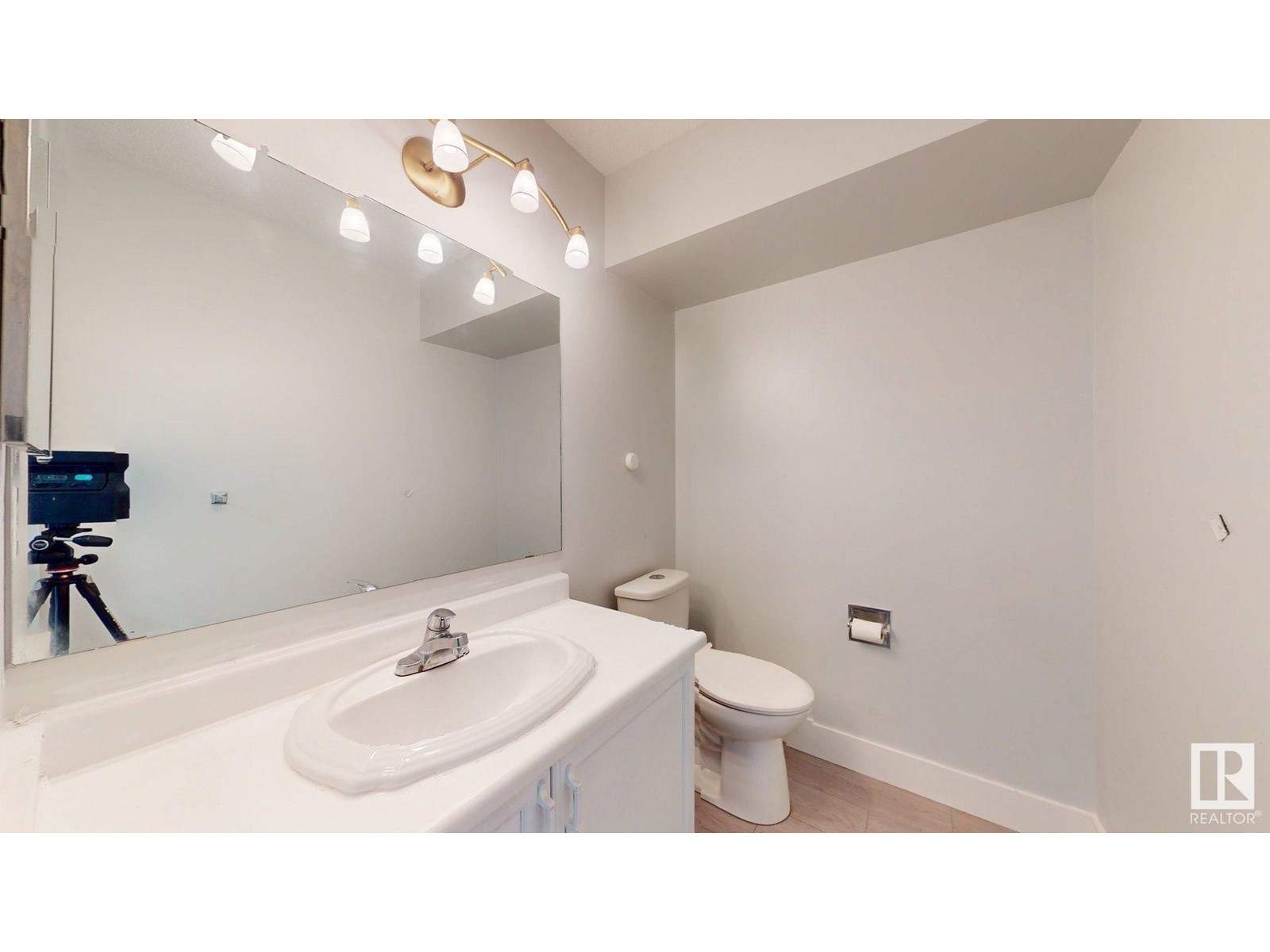 Photo 13 of 1415 49 A St Nw, Edmonton AB