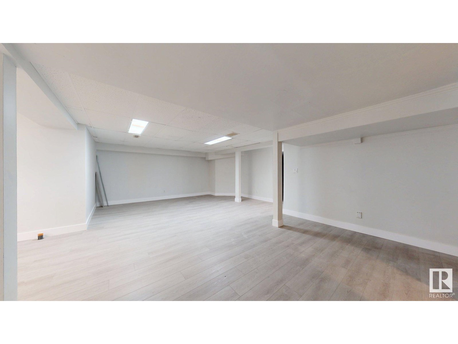 Photo 32 of 1415 49 A St Nw, Edmonton AB