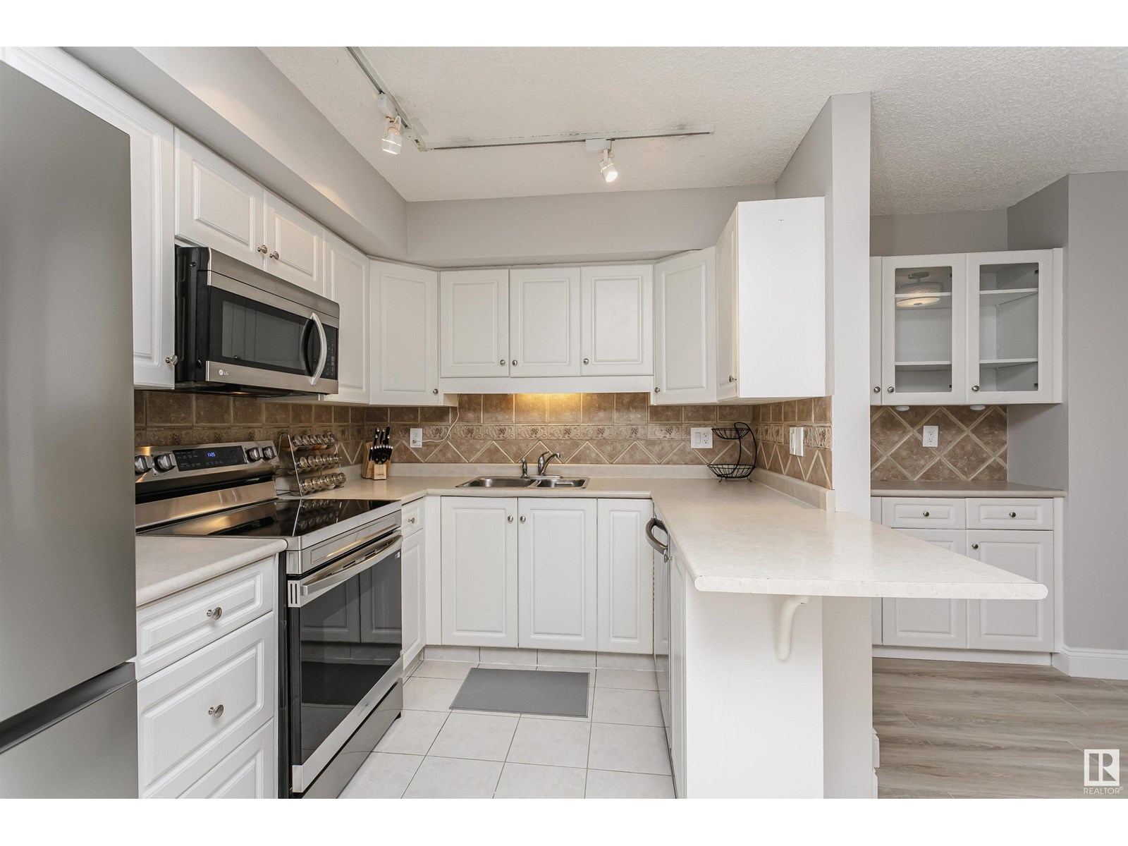 Photo 40 of 202 9741 110 St Nw, Edmonton AB
