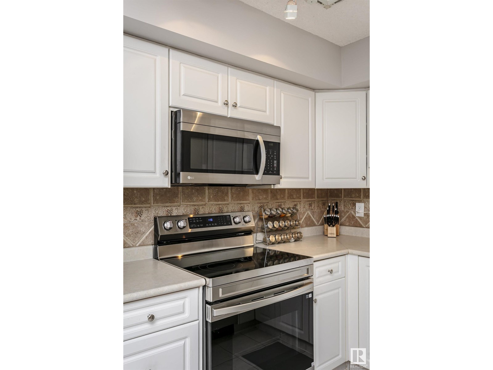 Photo 34 of 202 9741 110 St Nw, Edmonton AB