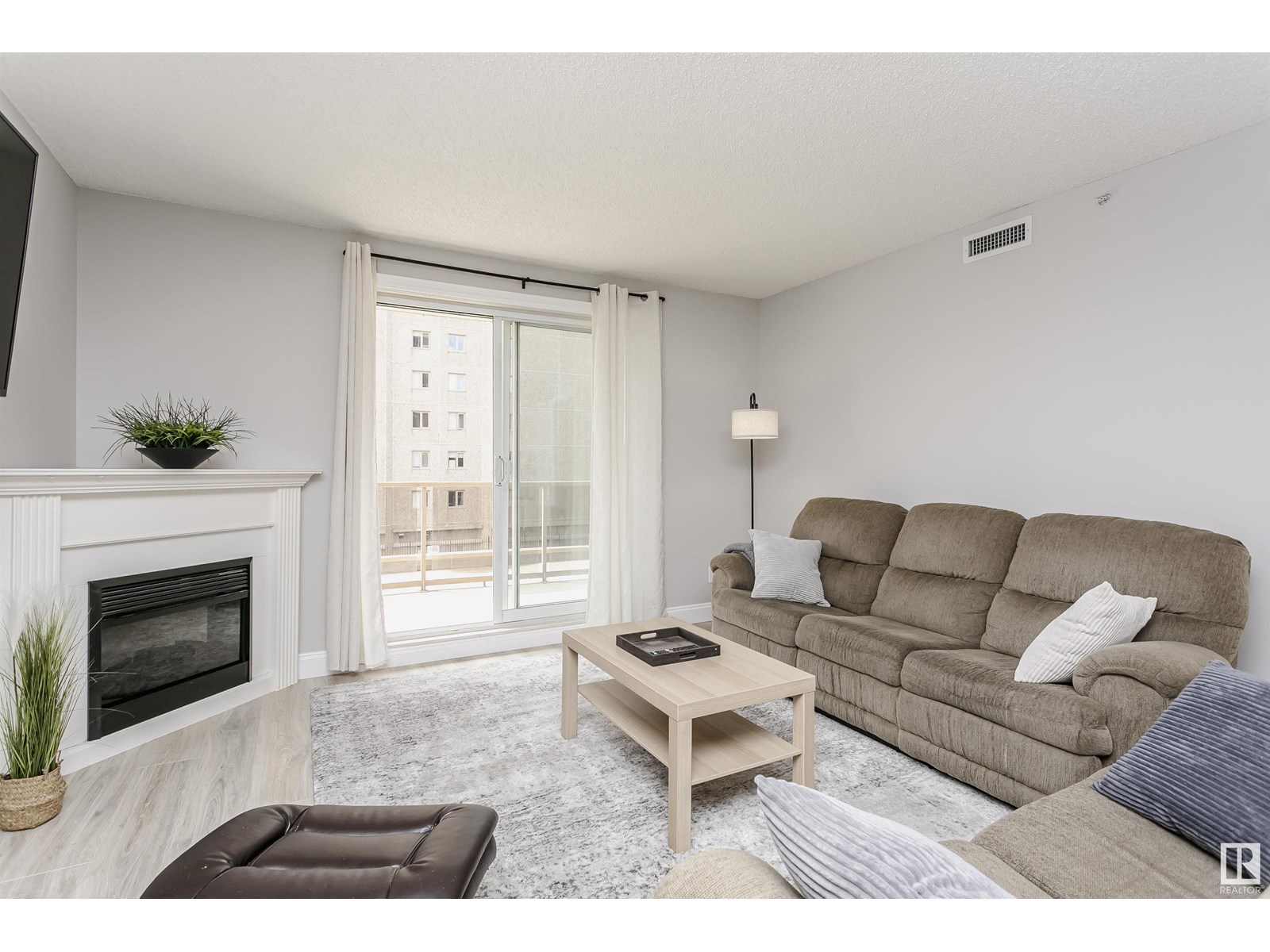 Photo 10 of 202 9741 110 St Nw, Edmonton AB