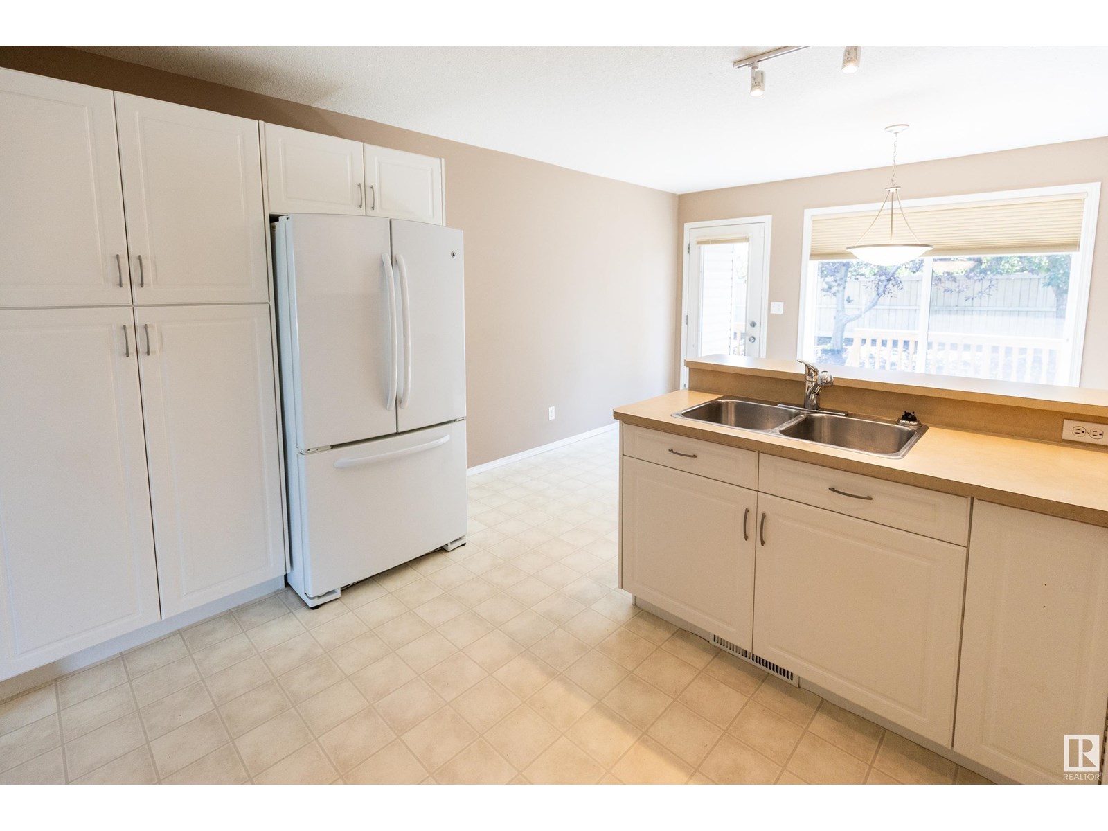 Photo 9 of 84 Ridgepoint Wy, Sherwood Park AB