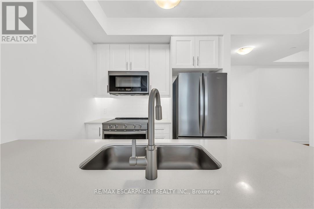 Photo 4 of 335 10 Mallard Trail, Hamilton ON