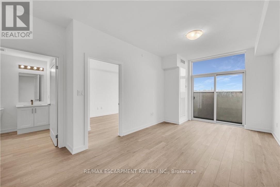 Photo 1 of 335 10 Mallard Trail, Hamilton ON