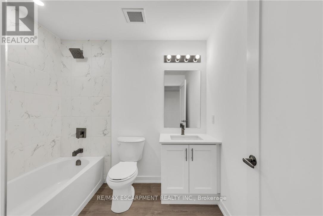 Photo 13 of 335 10 Mallard Trail, Hamilton ON
