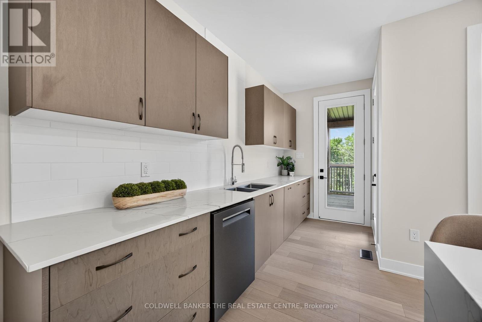 Photo 1 of 1008 Kingsridge Court, Lake Of Bays ON