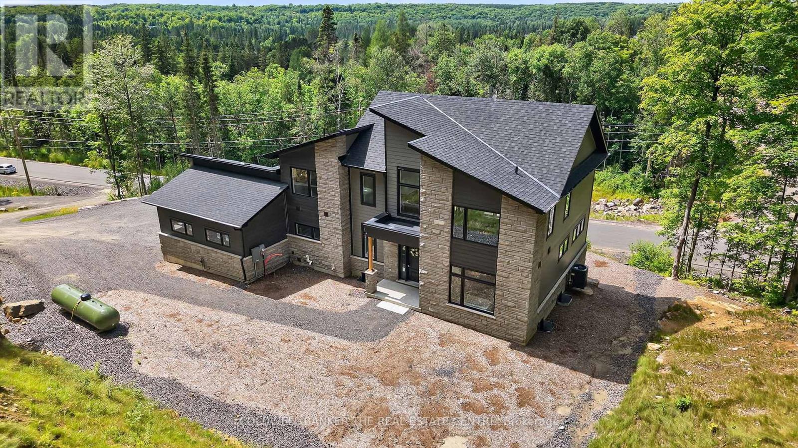 Photo 4 of 1008 Kingsridge Court, Lake Of Bays ON