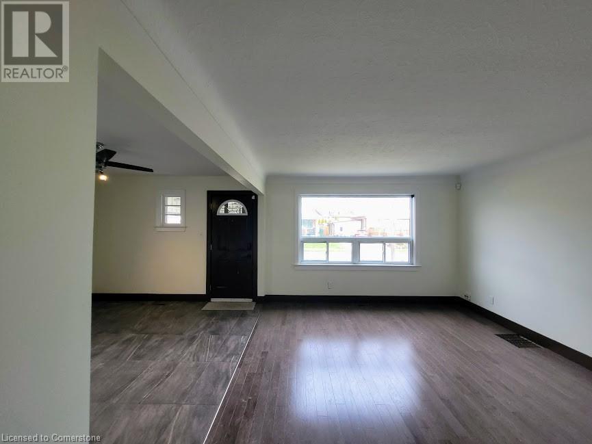 Photo 5 of 6476 Maranda Street, Niagara Falls ON