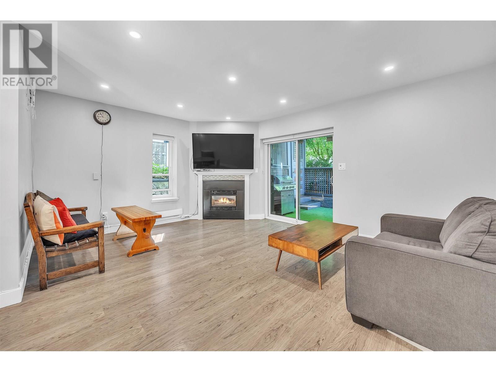 Photo 33 of 2433 W 6th Avenue, Vancouver BC