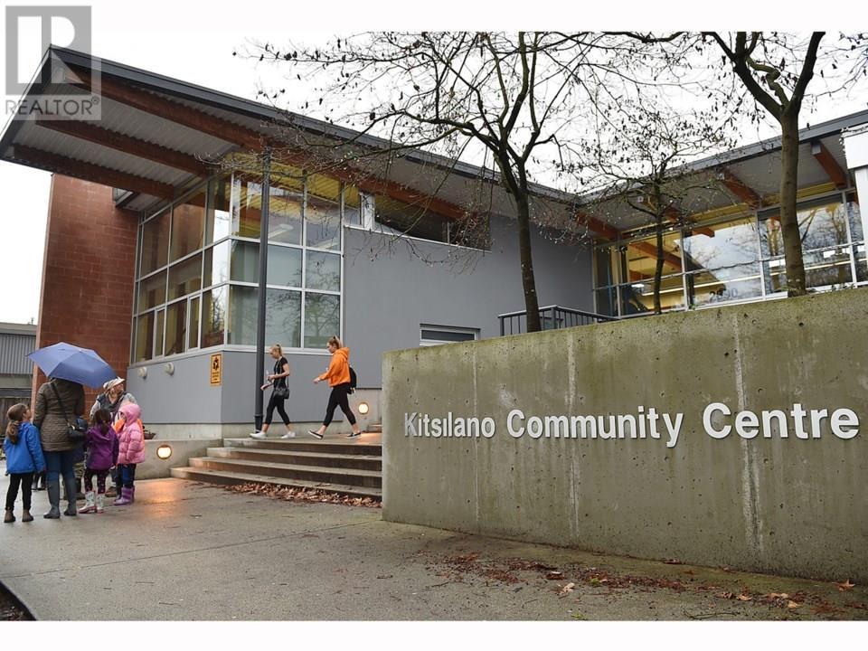 Photo 39 of 2433 W 6th Avenue, Vancouver BC