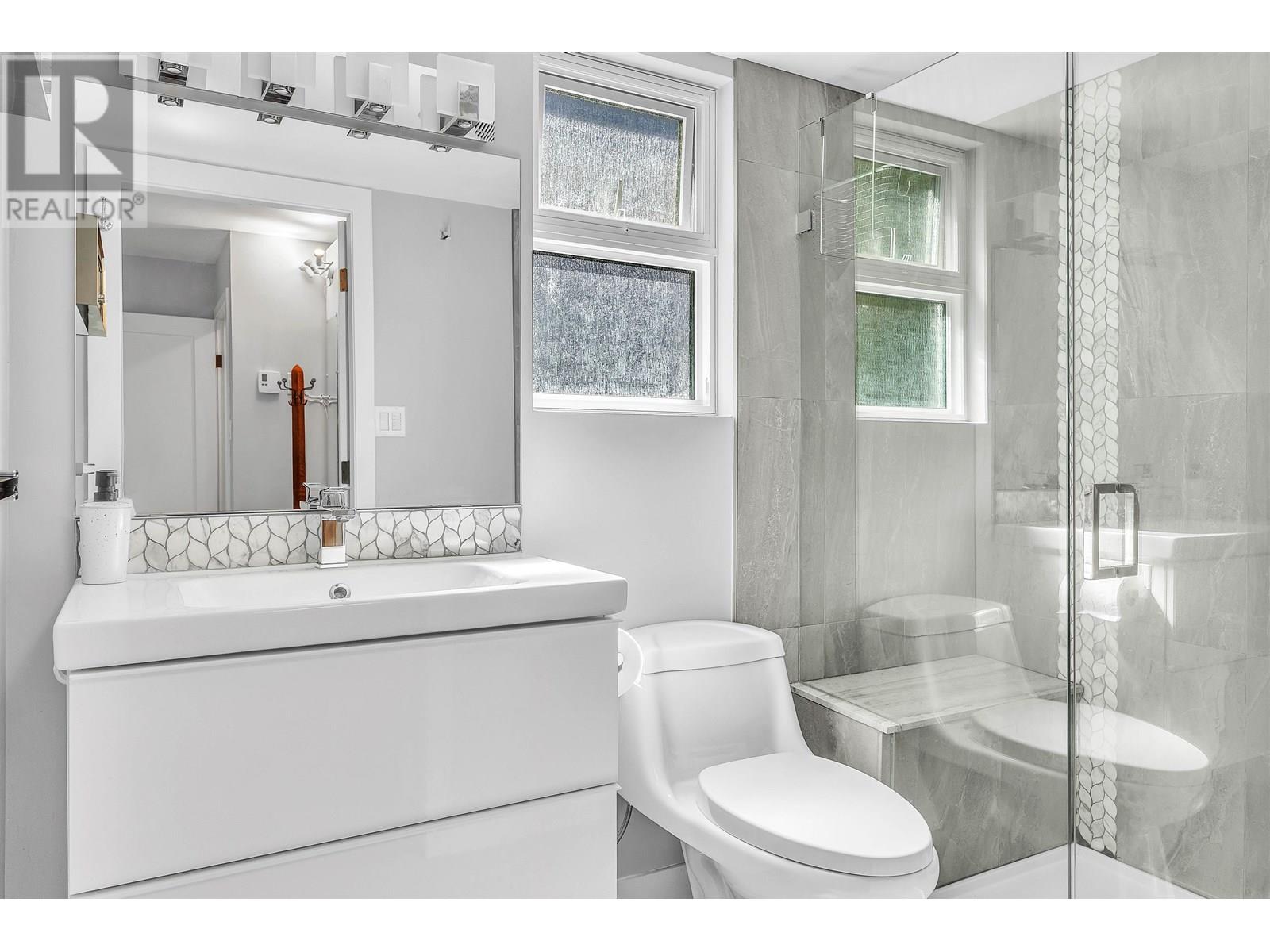 Photo 28 of 2433 W 6th Avenue, Vancouver BC