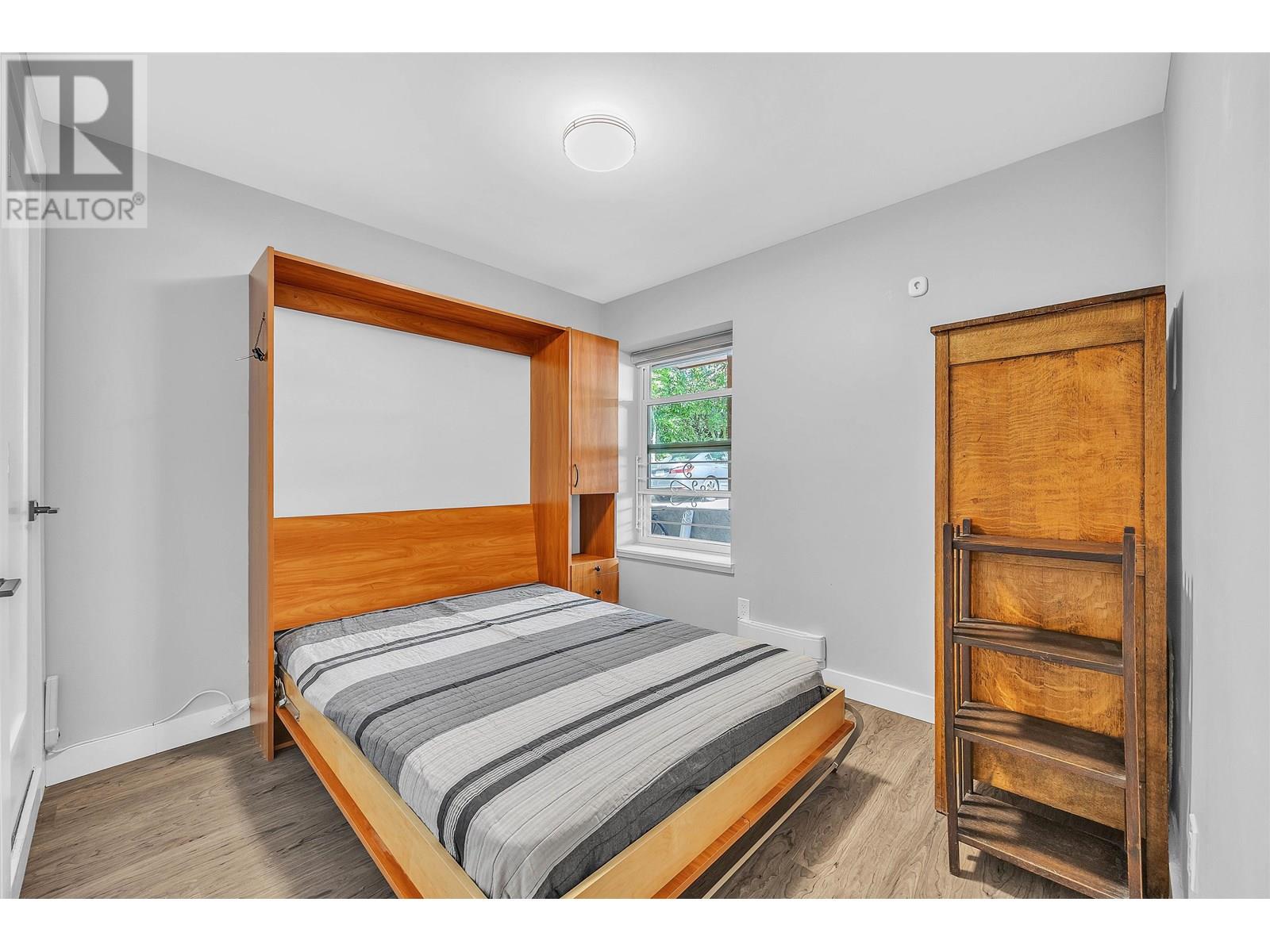 Photo 6 of 2433 W 6th Avenue, Vancouver BC