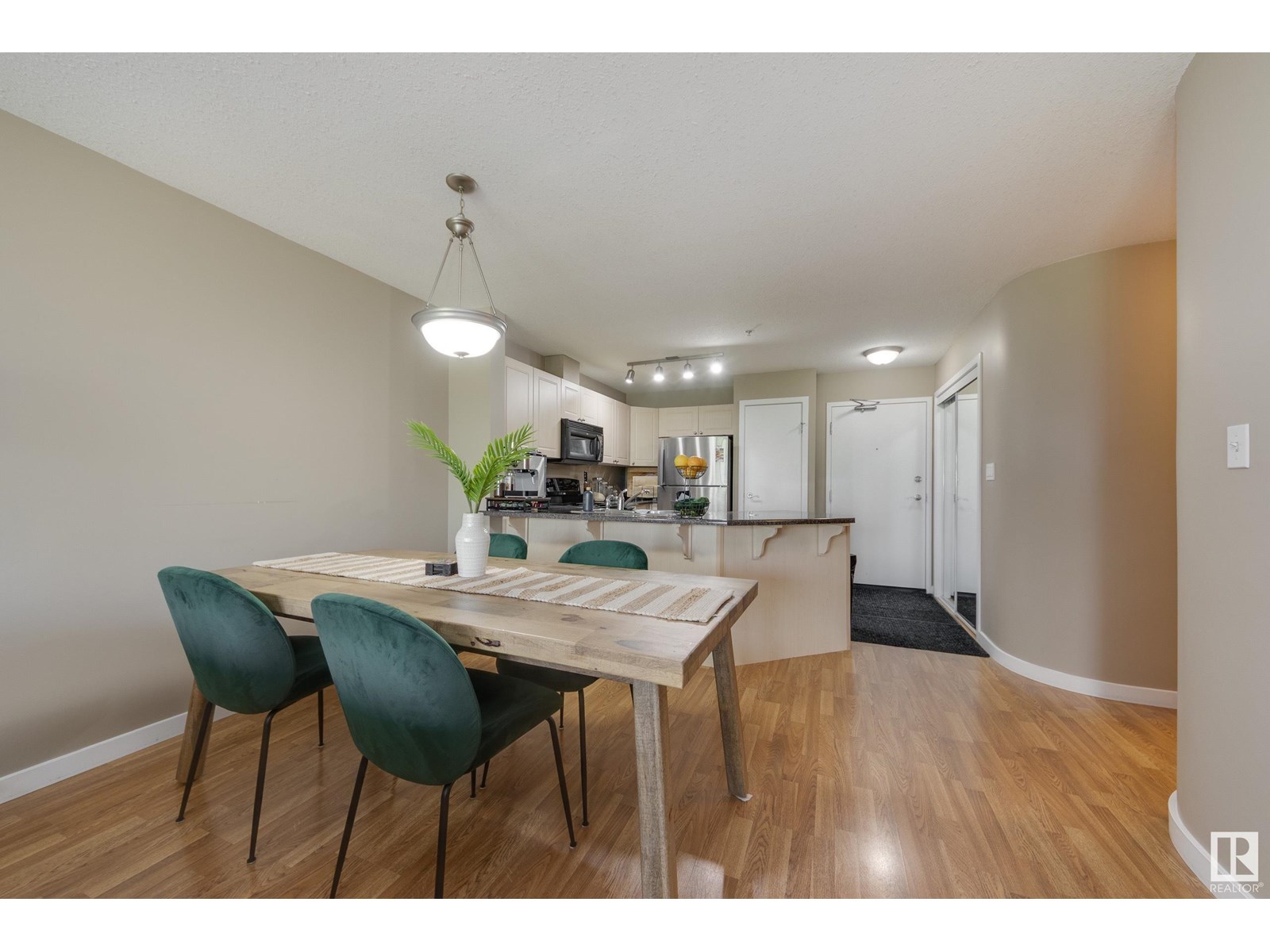 Photo 5 of 314 4312 139 Av Nw, Edmonton AB