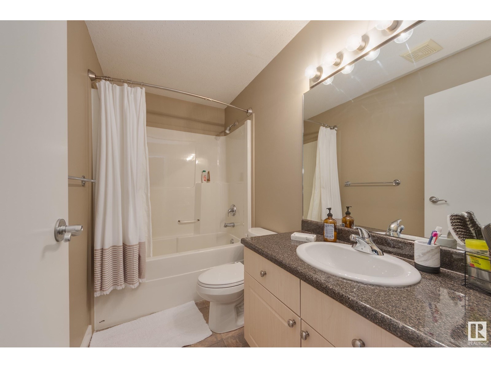 Photo 4 of 314 4312 139 Av Nw, Edmonton AB
