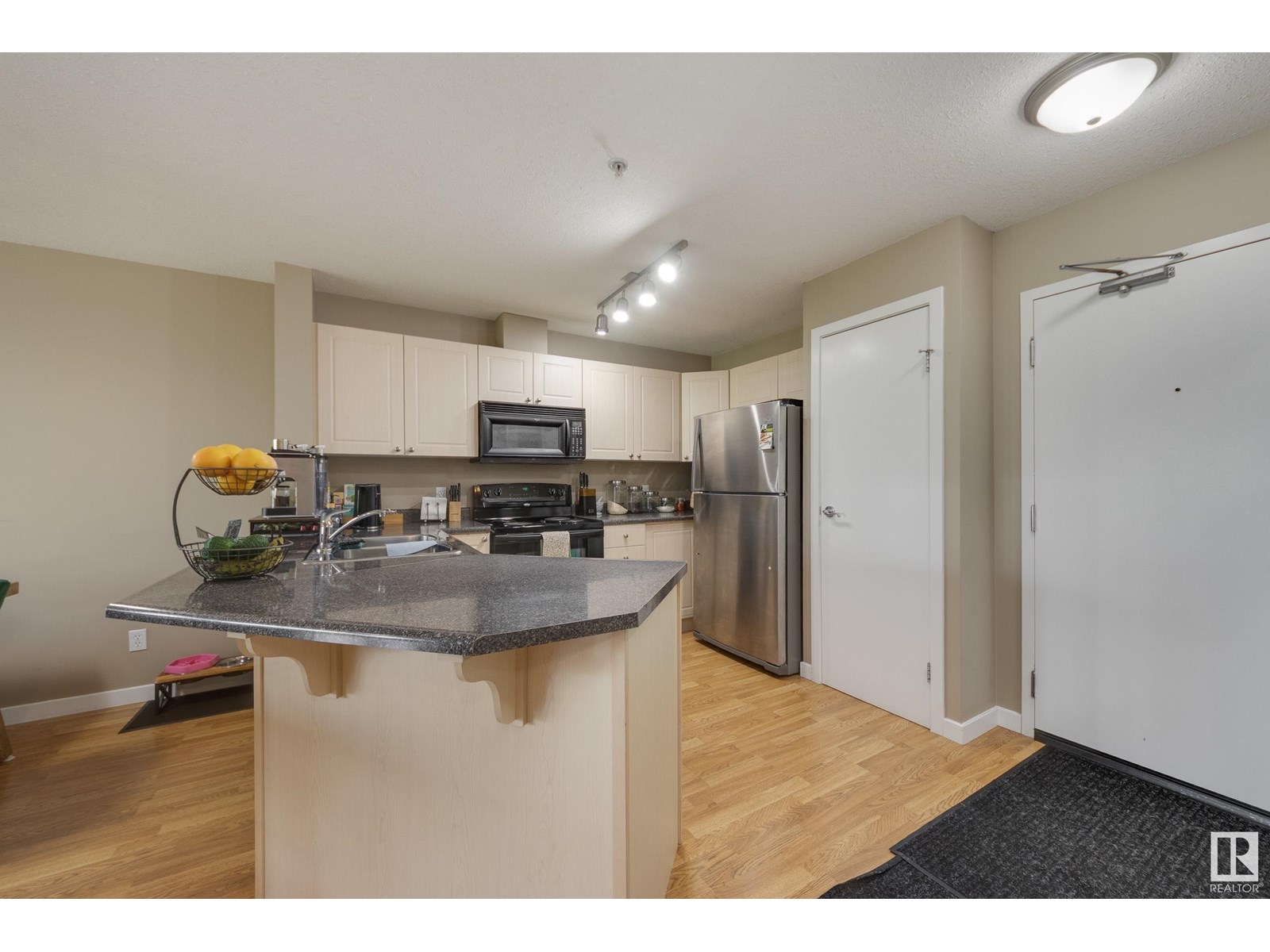 Photo 3 of 314 4312 139 Av Nw, Edmonton AB