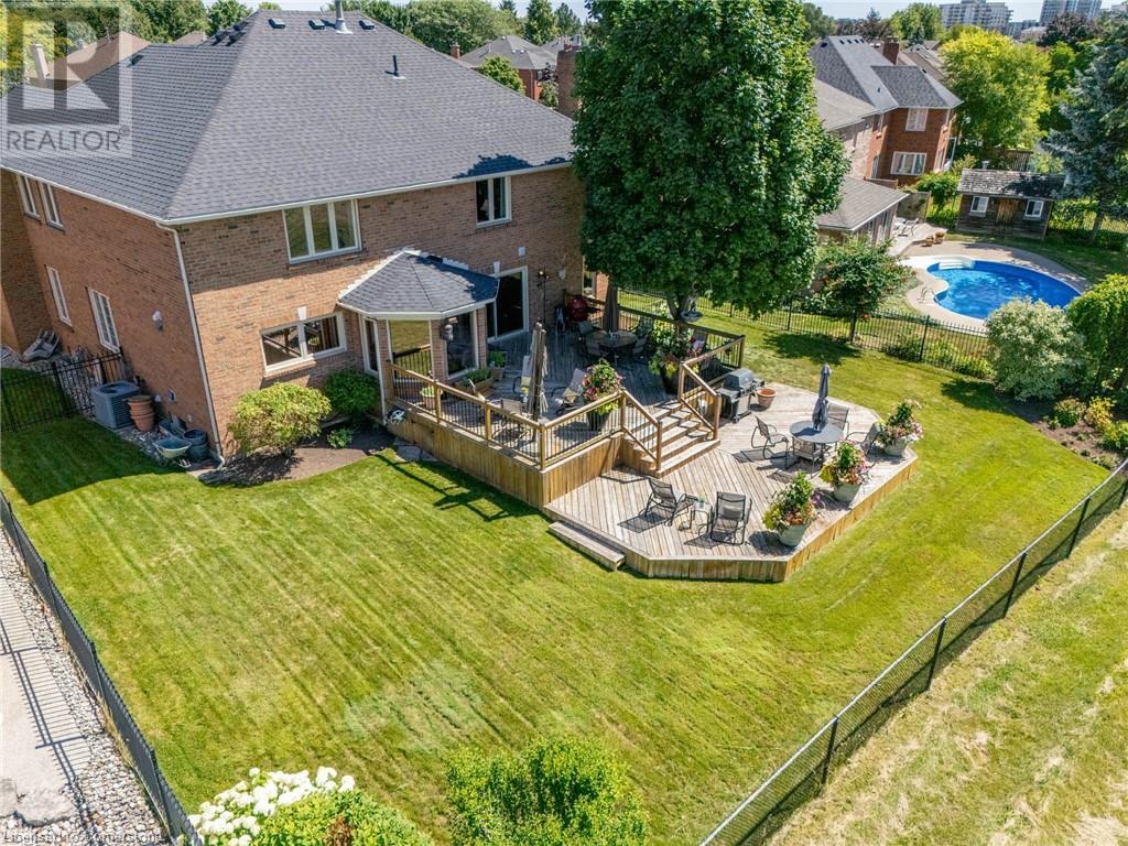 Photo 39 of 2010 Parklane Crescent, Burlington ON