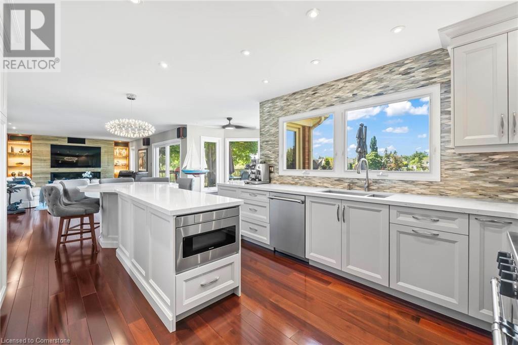 Photo 11 of 2010 Parklane Crescent, Burlington ON