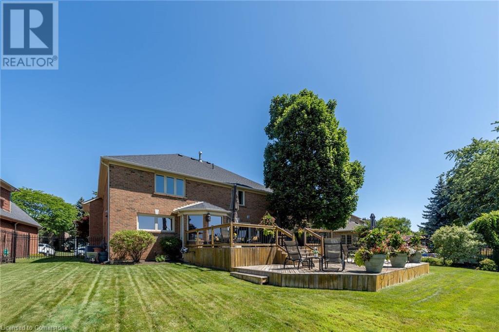 Photo 37 of 2010 Parklane Crescent, Burlington ON