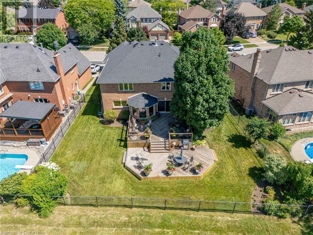 Photo 41 of 2010 Parklane Crescent, Burlington ON
