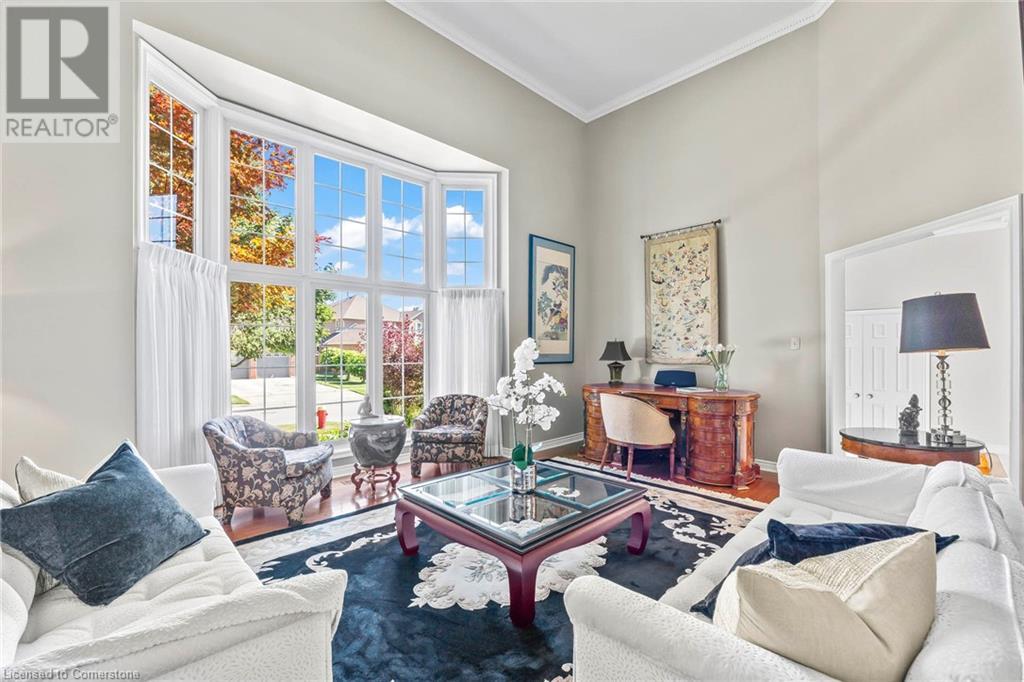 Photo 6 of 2010 Parklane Crescent, Burlington ON