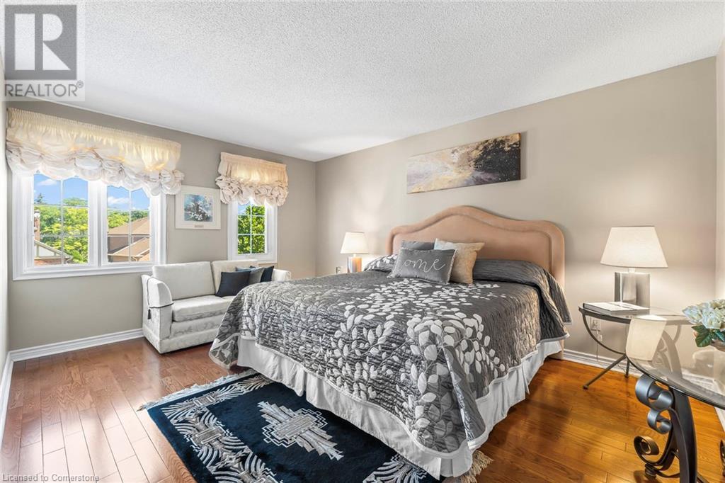 Photo 23 of 2010 Parklane Crescent, Burlington ON