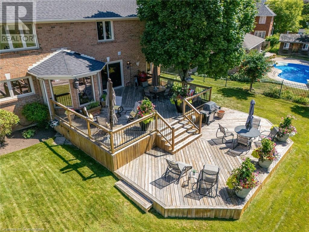 Photo 38 of 2010 Parklane Crescent, Burlington ON